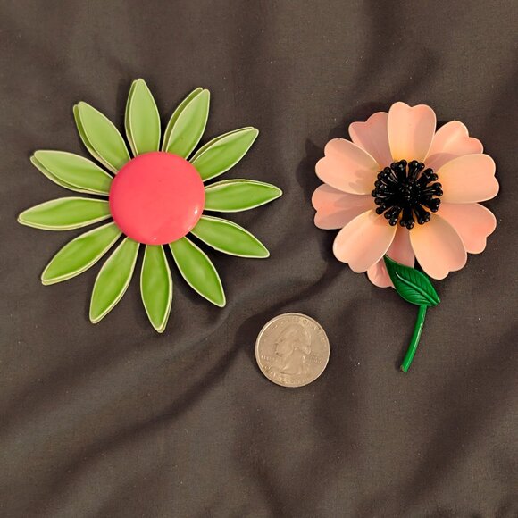 Vintage Sixties Enamel Flower Brooches - Picture 9 of 9